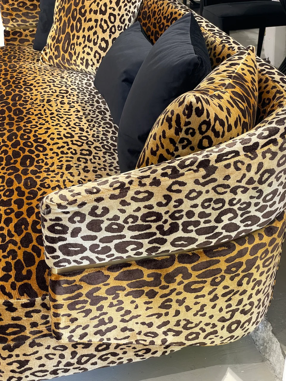 Ingwe Sofa - Image 3